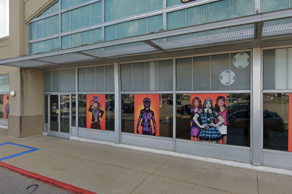 Crossroads Mall - Drive-Thru